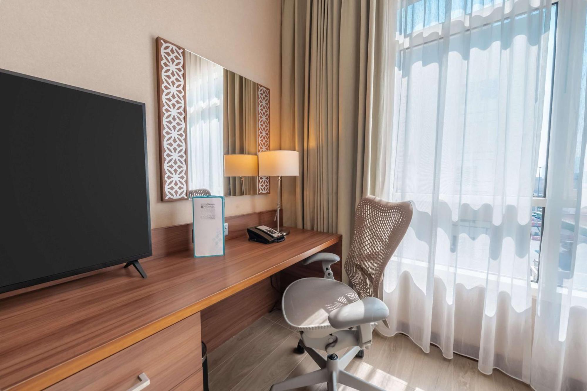 Hilton Garden Al Mina - Jumeirah Hotel 4*